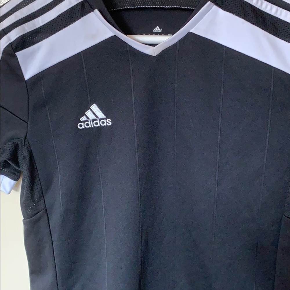 Boys adidas T-shirt - Picture 2 of 8